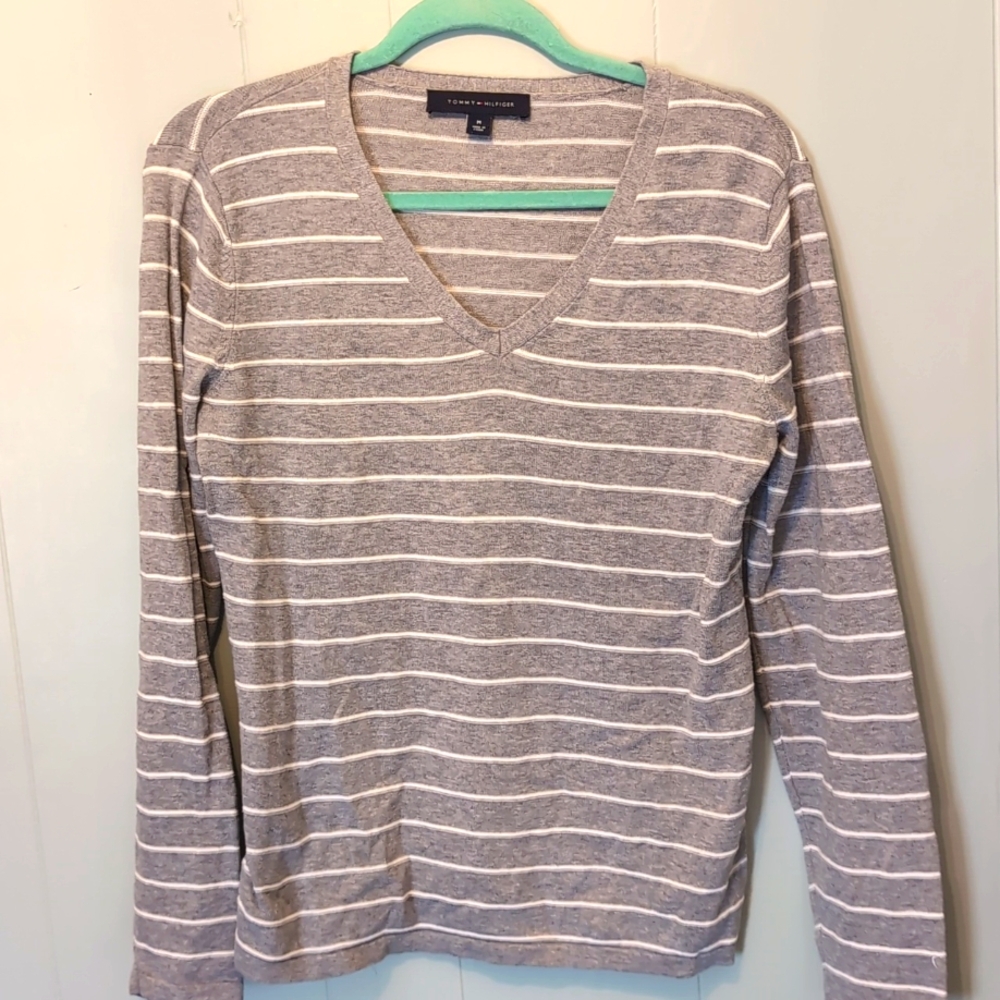 Women's long sleeve v-neck T